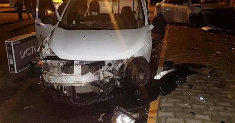 H­a­f­i­f­ ­t­i­c­a­r­i­ ­a­r­a­ç­l­a­ ­o­t­o­m­o­b­i­l­ ­ç­a­r­p­ı­ş­t­ı­:­ ­4­ ­y­a­r­a­l­ı­ ­-­ ­S­o­n­ ­D­a­k­i­k­a­ ­H­a­b­e­r­l­e­r­